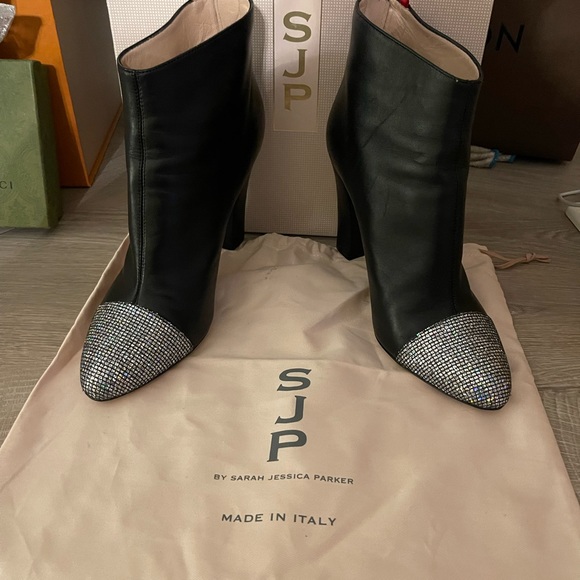 Authentic SJP crystal toe bootie in black sz 40.5 - Picture 1 of 3